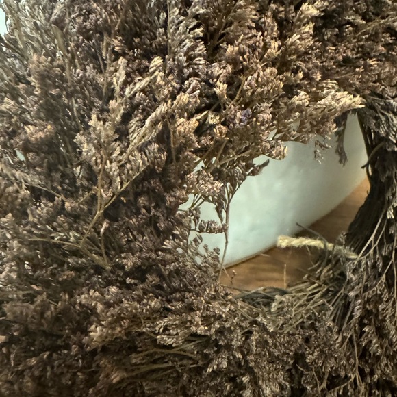 9x9 wreath - Super cute for small bath/home spaces! - Picture 3 of 3